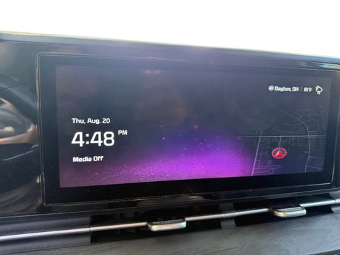 Used 2024 Kia Carnival EX FWD image 15