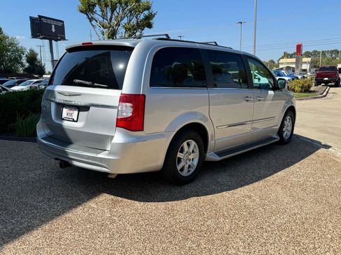 Used 2012 Chrysler Town & Country Touring w/ Entertainment Group #1 image 8