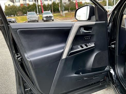 Used 2016 Toyota RAV4 Limited image 21