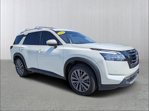 Used 2023 Nissan Pathfinder SL w/ SL Premium Package FWD image 1