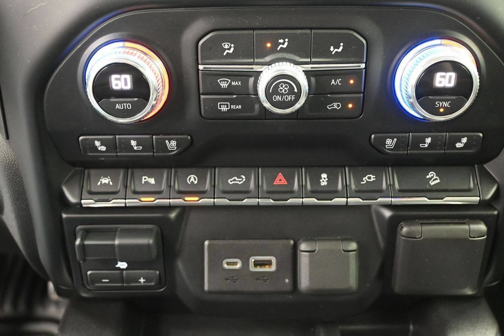 Used 2021 GMC Sierra 1500 AT4 w/ AT4 Value Package AWD/4WD image 17