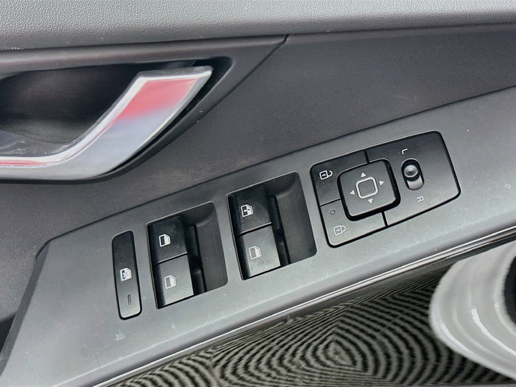 Used 2023 Kia Niro EX FWD image 20