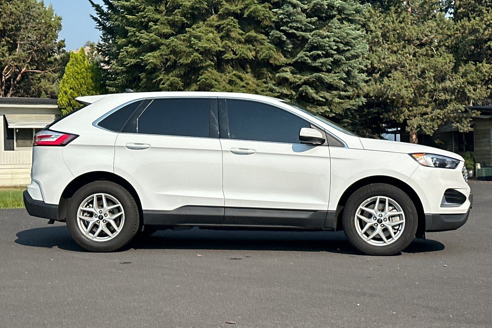 Used 2024 Ford Edge SEL AWD/4WD image 3