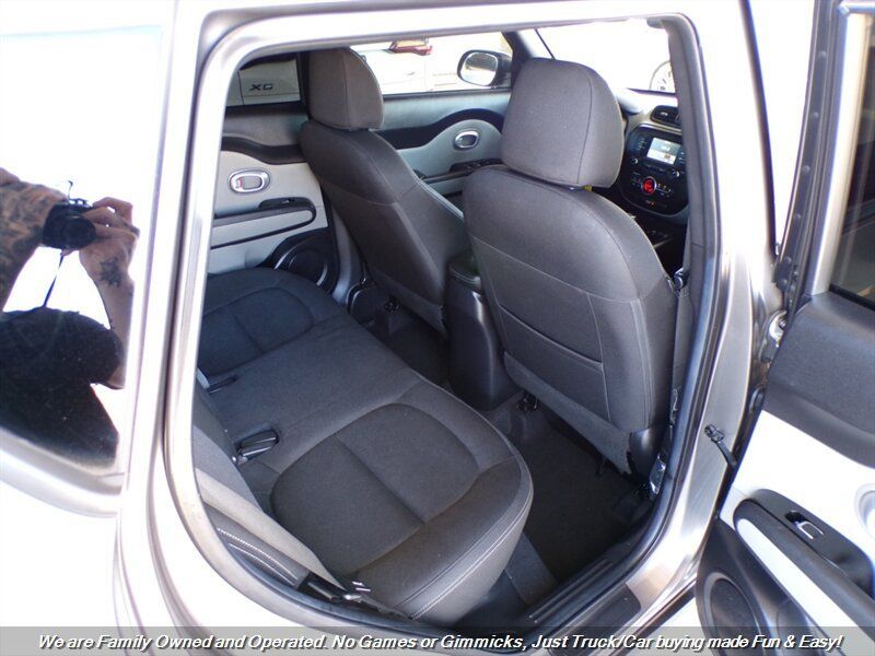 Used 2017 Kia Soul + FWD image 24
