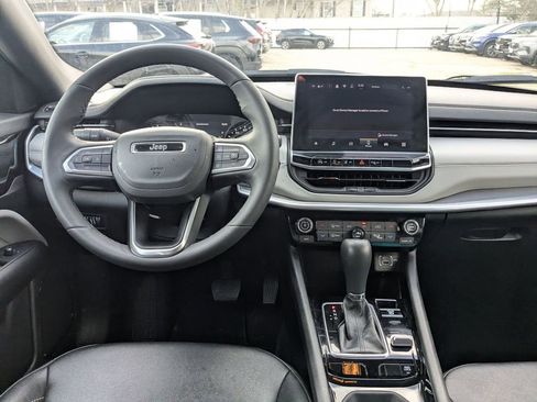 Used 2025 Jeep Compass Limited image 27