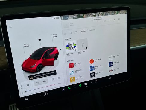 Used 2024 Tesla Model Y Performance image 19