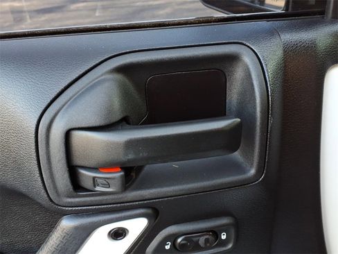 Used 2015 Jeep Wrangler Unlimited Sahara image 16