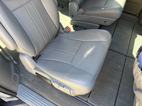 Used 2006 Chrysler Town & Country Touring image 80