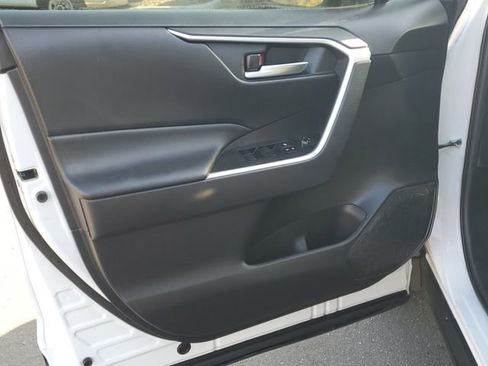 Used 2020 Toyota RAV4 XLE image 16