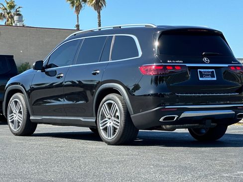 Used 2024 Mercedes-Benz GLS 450 4MATIC image 3