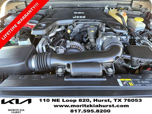 Used 2019 Jeep Wrangler Unlimited Sahara image 32