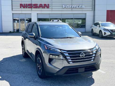 Used 2024 Nissan Rogue SV AWD/4WD image 1