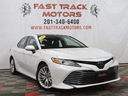 Used 2020 Toyota Camry XLE FWD image 3