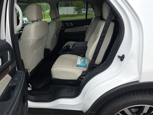 Used 2016 Ford Explorer Platinum AWD/4WD image 5
