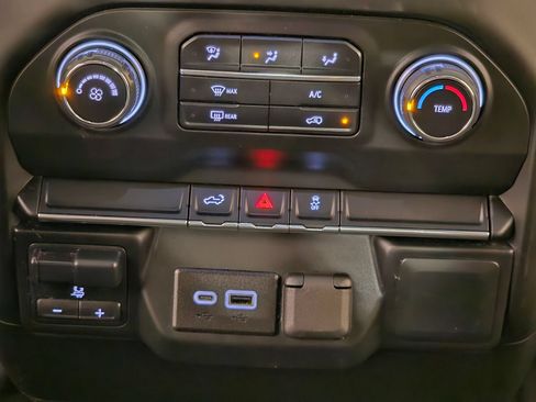 Used 2022 Chevrolet Silverado 2500 Custom w/ Custom Value Package AWD/4WD image 11