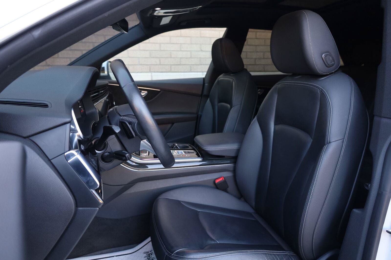 Used 2019 Audi Q8 Premium w/ Convenience Package AWD/4WD image 18