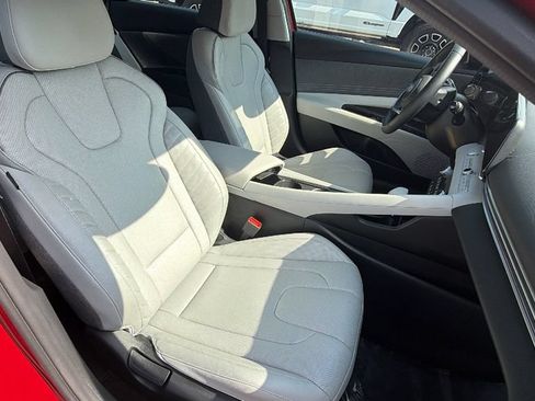 Used 2025 Hyundai Elantra Limited FWD image 28