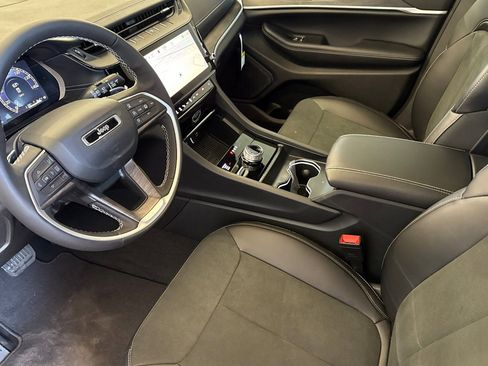 New 2026 Jeep Grand Cherokee L 4WD image 9