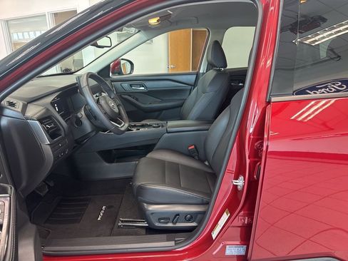 Used 2024 Nissan Rogue SL image 11