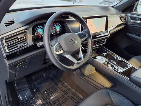 Used 2025 Volkswagen Atlas Cross Sport SE image 14