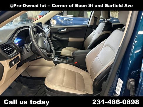Used 2020 Ford Escape Titanium AWD/4WD image 14