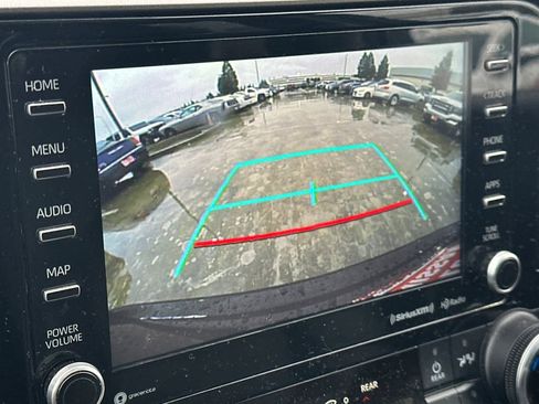 Used 2021 Toyota Highlander XLE image 21