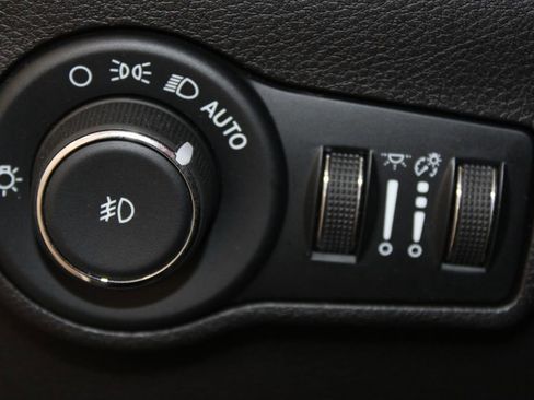 Used 2025 Jeep Compass Trailhawk image 45