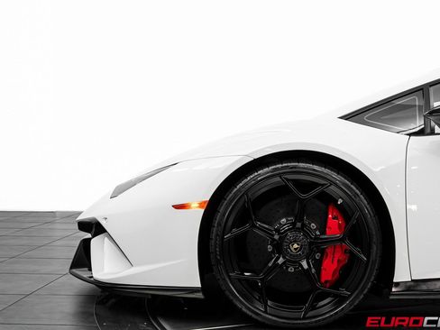 Used 2018 Lamborghini Huracan Performante image 15