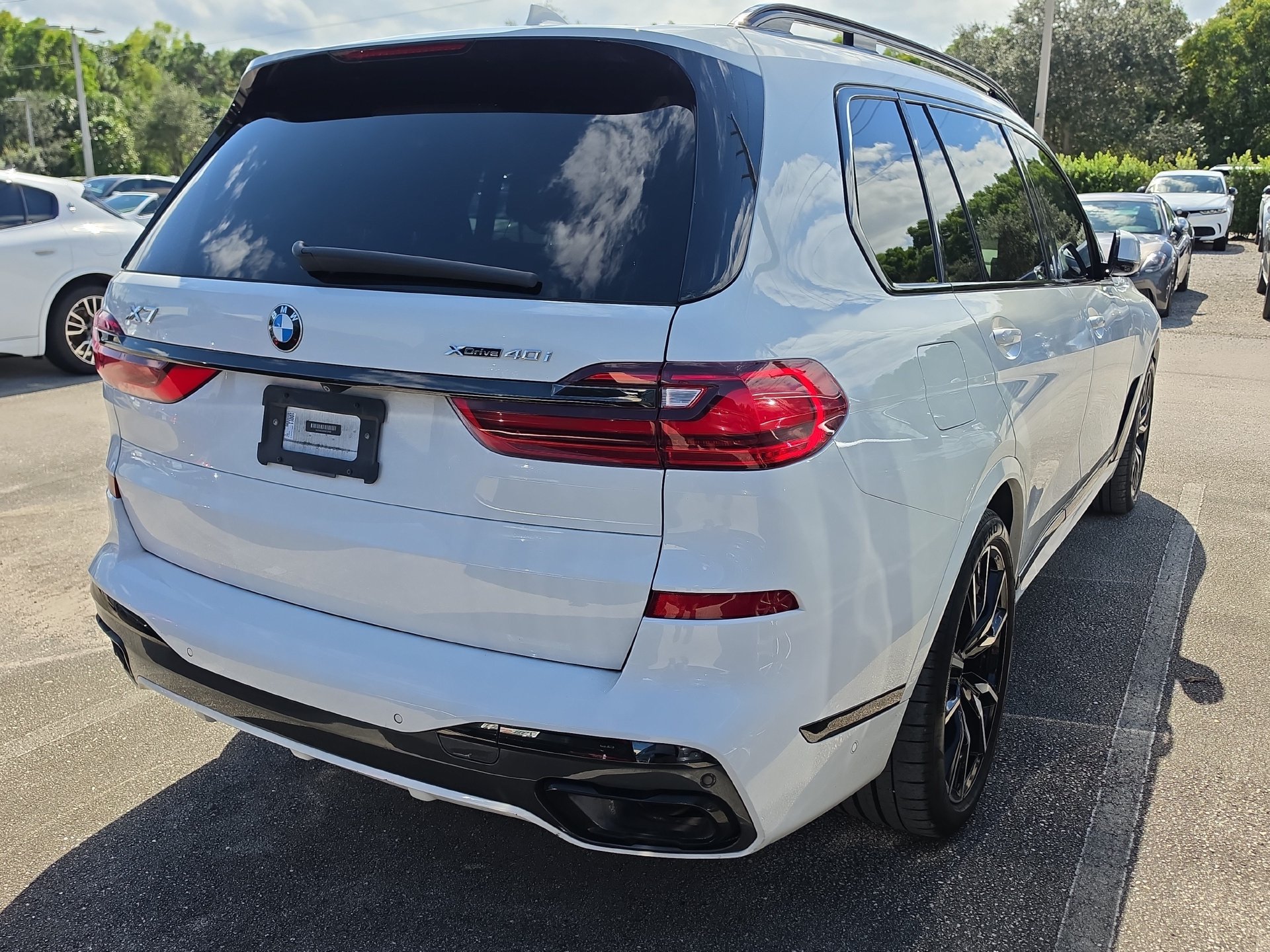 Used 2021 BMW X7 xDrive40i w/ M Sport Package AWD/4WD image 5
