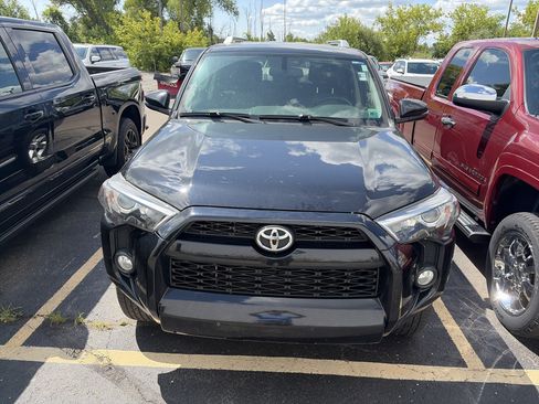 Used 2018 Toyota 4Runner SR5 Premium AWD/4WD image 2