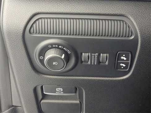 Used 2022 Jeep Wagoneer Series III w/ Premium Group I image 16