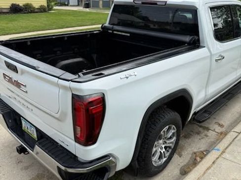 Used 2022 GMC Sierra 1500 SLT AWD/4WD image 2
