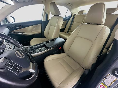 Used 2017 Lexus IS 200t RWD image 13