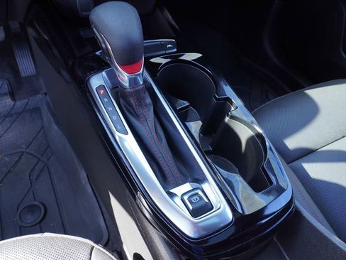Used 2025 Chevrolet Trax RS w/ Sunroof Package FWD image 19