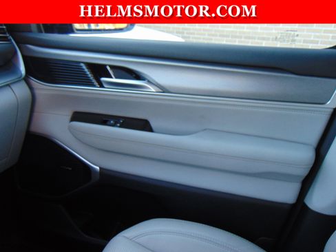 Certified 2025 Jeep Wagoneer 4WD image 38