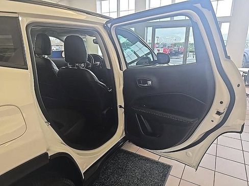Used 2020 Jeep Compass Latitude w/ Cold Weather Group AWD/4WD image 32