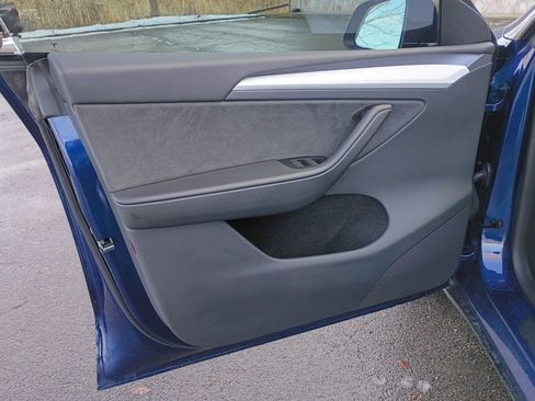 Used 2023 Tesla Model Y Long Range image 10