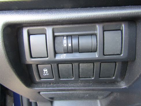 Used 2017 Subaru Impreza 2.0i Premium image 25