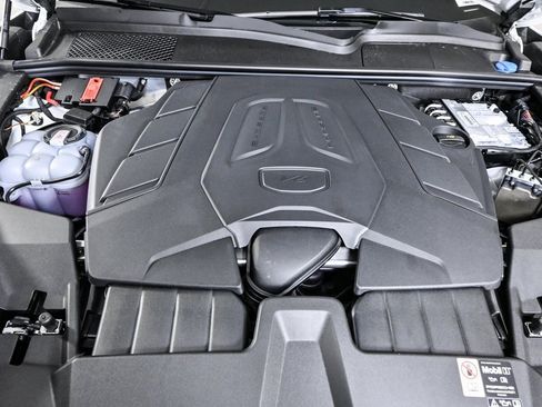 New 2025 Porsche Cayenne image 42