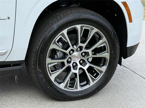 New 2026 GMC Yukon Denali w/ Denali Reserve Package image 17