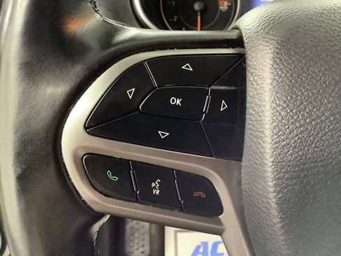 Used 2019 Jeep Cherokee Limited AWD/4WD image 16