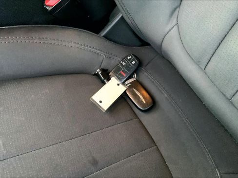 Used 2015 Chrysler 200 LX image 13