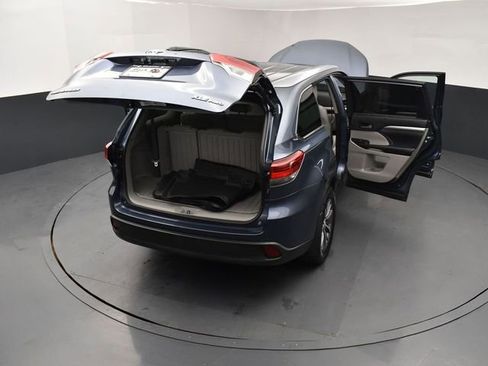 Used 2019 Toyota Highlander XLE image 29