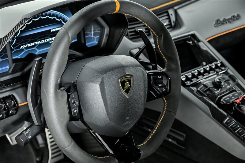 Used 2019 Lamborghini Aventador SVJ AWD/4WD image 24