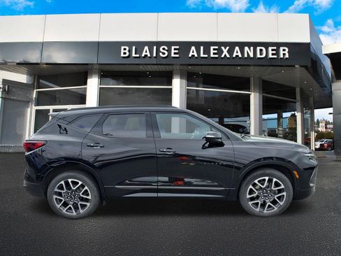 Used 2023 Chevrolet Blazer RS AWD/4WD image 2