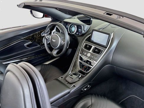 Used 2019 Aston Martin DB11 Volante RWD image 28