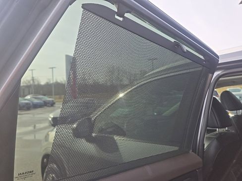 Used 2023 Nissan Rogue SV w/ SV Premium B Package image 37