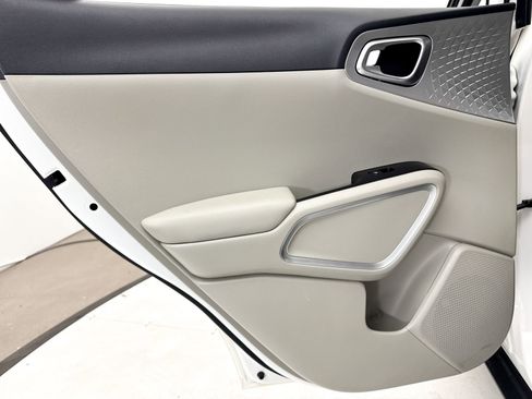 Used 2021 Kia Soul LX image 29