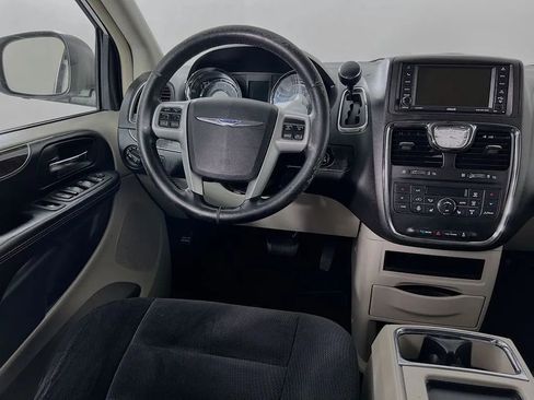 Used 2014 Chrysler Town & Country Touring w/ Driver Convenience Group image 22
