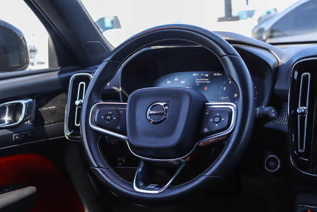 Used 2019 Volvo XC40 T5 R-Design AWD/4WD image 17
